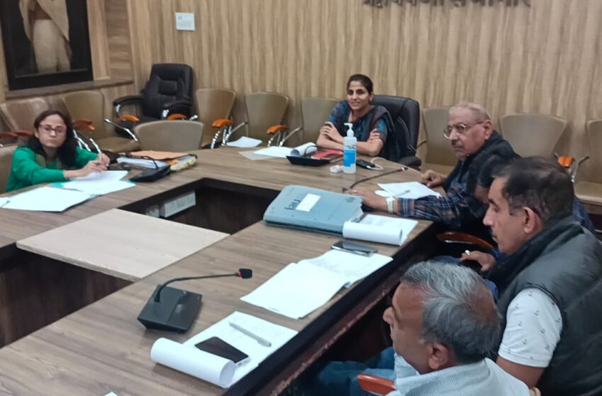  जिलाधिकारी श्रीमती सोनिका ने उद्योग मित्र समिति की बैठक आयोजित की।