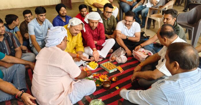  रुद्रपुर में श्री रामलीला मंच की धार्मिक मंत्रोच्चार के द्वारा हुई विधिवत पूजा अर्चना