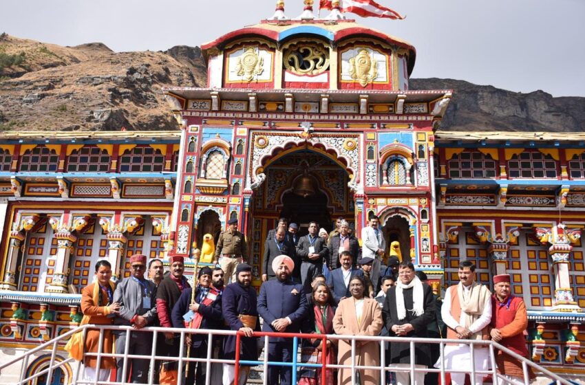  राष्ट्रपति श्रीमती द्रौपदी मुर्मु ने किए बदरीनाथ धाम पहुंचकर भगवान बद्री विशाल के दर्शन।