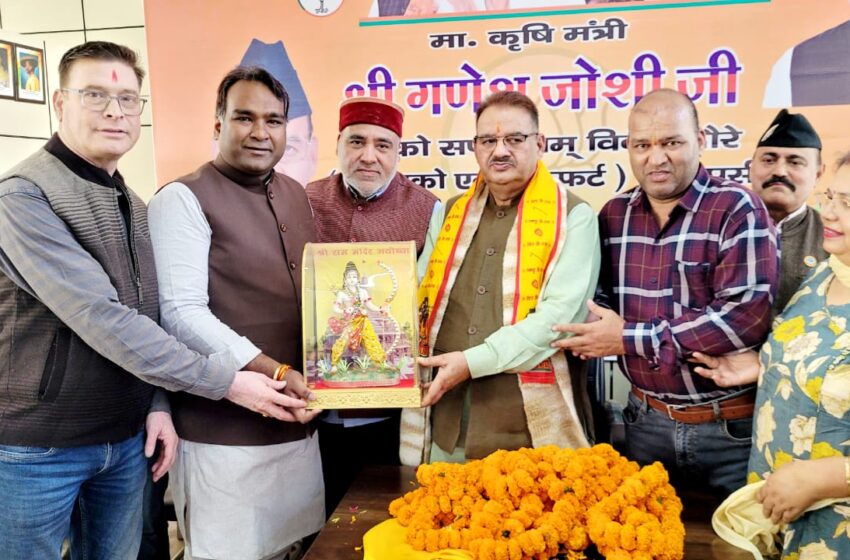  कैबिनेट मंत्री गणेश जोशी जी के सफल 10 दिवसीय विदेश दौरे से लौटने पर महानगर के अध्यक्ष सिद्धार्थ उमेश अग्रवाल द्वारा स्वागत अभिनंदन किया।