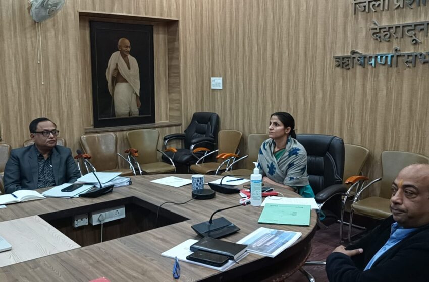  जिलाधिकारी श्रीमती सोनिका की अध्यक्षता में हुई बैठक में यूयूएसडीए अधिकारियों द्वारा ऋषिकेश नगर एकीकृत अवस्थापना विकास परियोजना के संबंध में प्रस्तुतीकरण दिया।