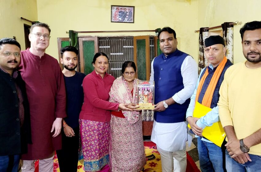  महानगर अध्यक्ष सिद्धार्थ अग्रवाल ने 14 मंडल के 923 बूथ एवं 229 शक्ति केंद्रो के मंडलों के अध्यक्ष, शक्ति केंद्रों के संयोजकों एवं कार्यकर्ताओं के आवास पर जाकर दीपावली की शुभकामनाएं दी।