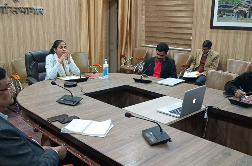 जिलाधिकारी श्रीमती सोनिका ने शीत ऋतु में शीतलहरी से बचाव एवं तैयारी के दृष्टिगत संबंधित विभागों के अधिकारियों के साथ समीक्षा बैठक की।