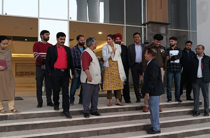  जिलाधिकारी श्रीमती सोनिका ने आपदा प्रबंधन पर छठवीं विश्व सम्मेलन का आयोजन की तैयारियों आयोजन स्थल ग्राफिकएरा का निरीक्षण किया।