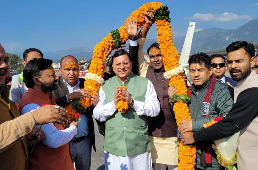  महानगर देहरादून अध्यक्ष सिद्धार्थ अग्रवाल के नेतृत्व में मुख्यमंत्री श्री पुष्कर सिंह धामी जी का फूल मालाओं के साथ भव्य स्वागत किया।