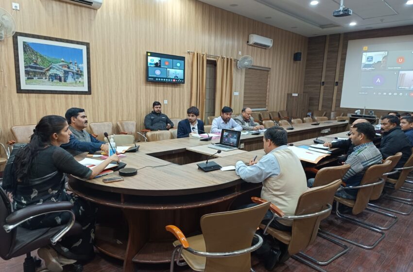  जिलाधिकारी/जिला निर्वाचन अधिकारी श्रीमती सोनिका ने  स्थानीय निकायों की निर्वाचक नामावलियों पुनरीक्षण कार्यक्रम के सम्बन्ध में बैठक आयोजित की।