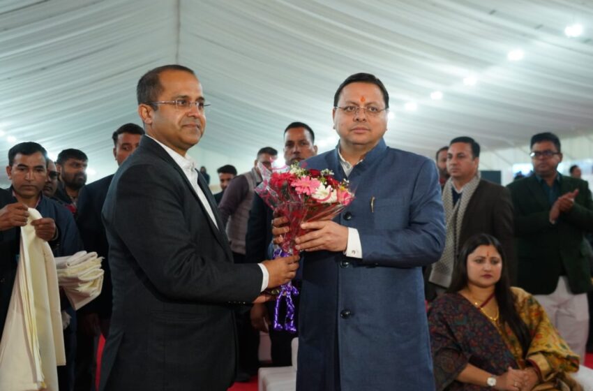  मुख्यमंत्री श्री पुष्कर सिंह धामी ने  सूचना एवं लोक सम्पर्क विभाग द्वारा प्रकाशित पुस्तिका ‘सशक्त नेतृत्व समृद्ध उत्तराखण्ड’ का विमोचन किया।