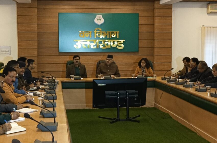  केबिनेट मंत्री गणेश जोशी की अध्यक्षता में मसूरी विन्टरलाईन कार्निवाल की रूपरेखा के सम्बन्ध में अधिकारियों के साथ बैठक की।