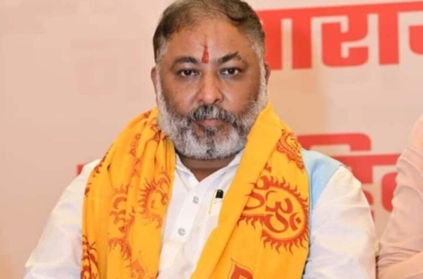  उत्तर प्रदेश के परिवहन राज्य मंत्री (स्वतंत्र प्रभार) दयाशंकर सिंह ने परिवहन निगम के अधिकारियों को निर्देश दिये हैं कि कोहरा समाप्त होने के उपरान्त ही बसों का संचालन पुनः प्रारम्भ किया जाये।