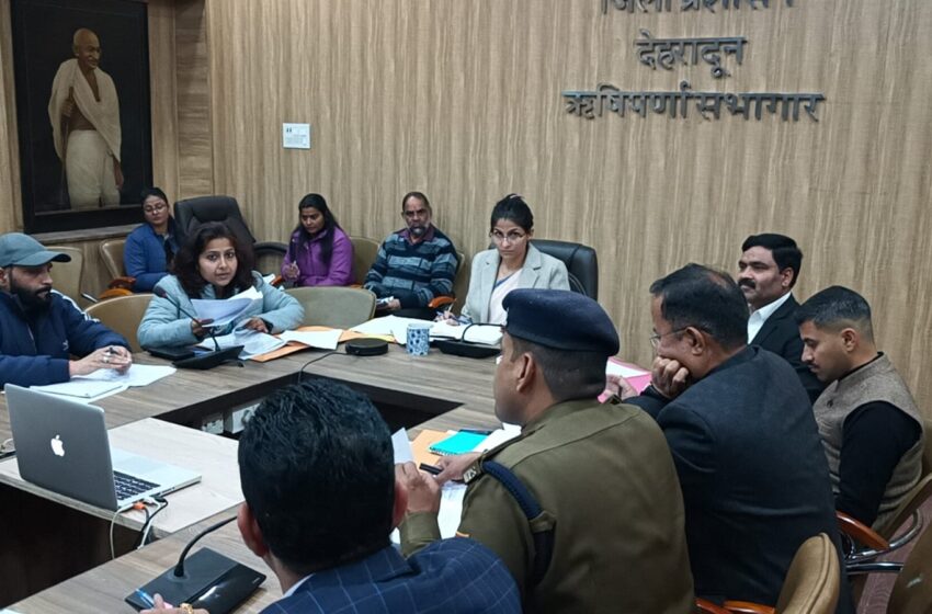  जिलाधिकारी/जिला निर्वाचन अधिकारी श्रीमती सोनिका की अध्यक्षता मे नोडल अधिकारियों के साथ बैठक आयोजित की गई।