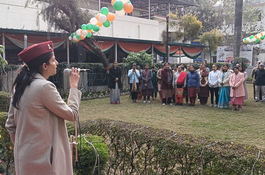  गणतंत्र दिवस के अवसर पर जिलाधिकारी श्रीमती सोनिका ने कलेक्ट्रेट परिसर में ध्वजारोहण किया।