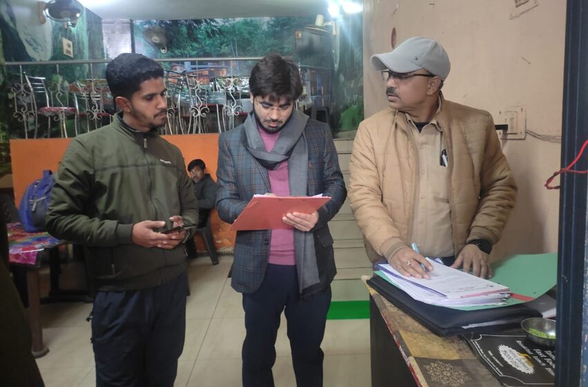  जिलाधिकारी श्रीमती सोनिका द्वारा शहर में होटल, रेस्टोरेंट, मांस की दुकानों पर खाद्य सामग्री की जांच हेतु अभियान चलाया।