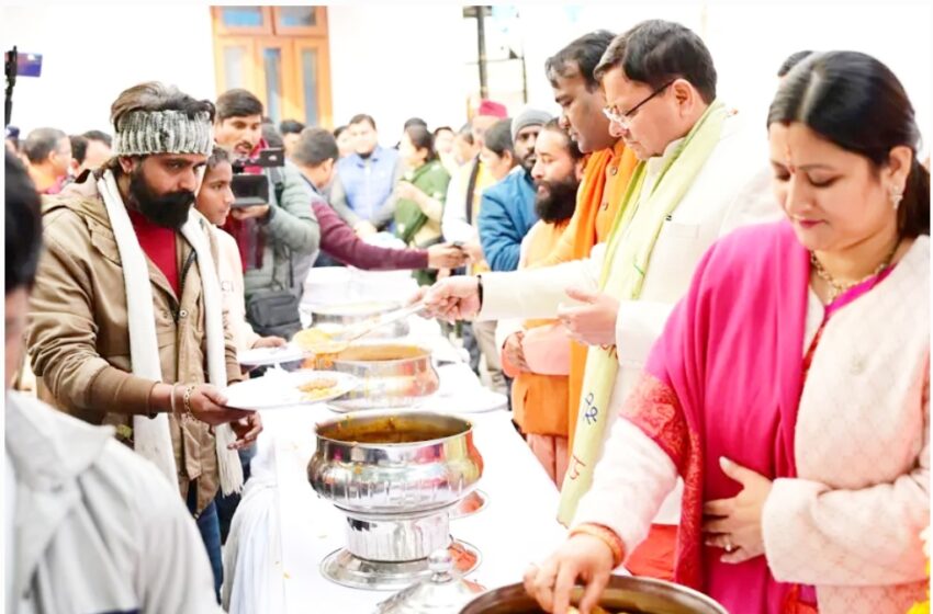  मुख्यमंत्री पुष्कर सिंह धामी ने टपकेश्वर मंदिर में सपरिवार पूजा-अर्चना और यज्ञ किया।