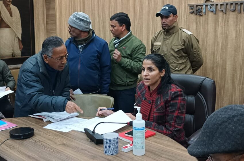  जिलाधिकारी श्रीमती सोनिका की अध्यक्षता में जनसुनवाई का आयोजन किया।