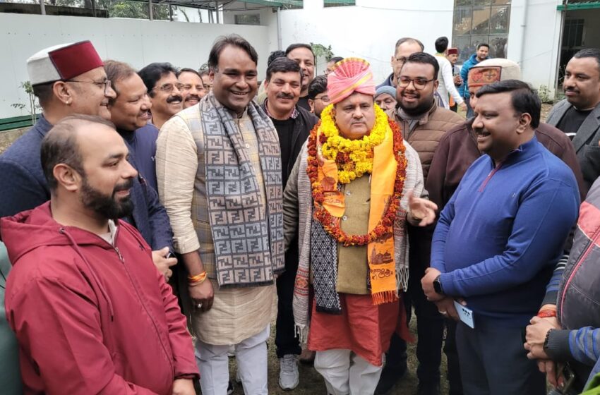  महानगर के अध्यक्ष सिद्धार्थ उमेश अग्रवाल ने प्रदेश अध्यक्ष महेंद्र भट्ट जी को राज्यसभा नामित करने पर स्वागत अभिनंदन किया।