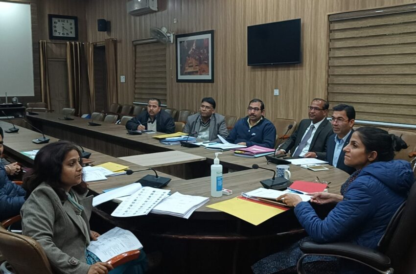  जिला निर्वाचन अधिकारी/जिलाधिकारी श्रीमती सोनिका ने लोकसभा सामान्य निर्वाचन-2024 की तैयारियों के सम्बन्ध में बैठक ली।