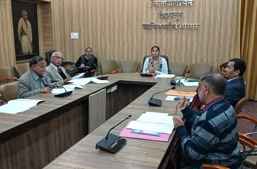  जिलाधिकारी/जिला निर्वाचन अधिकारी श्रीमती सोनिका की अध्यक्षता में समस्त मान्यता प्राप्त राजनैतिक दलों के प्रतिनिधियों के साथ बैठक आहूत की।