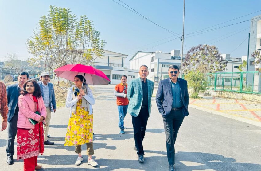  जिला अधिकारी/जिला निर्वाचन अधिकारी श्रीमती सोनिका ने महाराणा प्रताप स्पोर्टस कालेज का निरीक्षण कर पोंलिंग पार्टीयों की रवांनगी, स्ट्रांगरूम एवं मतगणना स्थल आदि के सम्बन्ध में व्यवस्थाएं देखी।