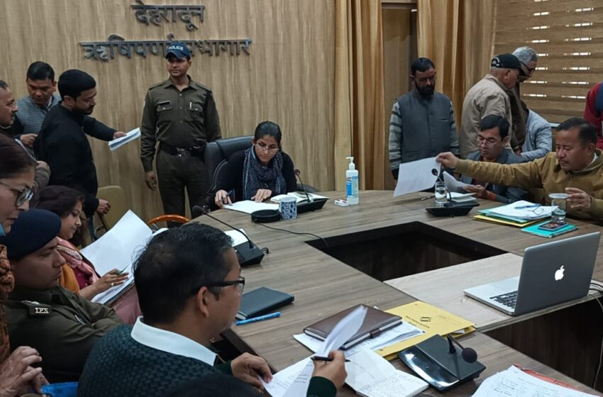  जिलाधिकारी श्रीमती सोनिका ने हर सोमवार की भांति इस सोमवार भी जनसुनवाई का आयोजन किया।