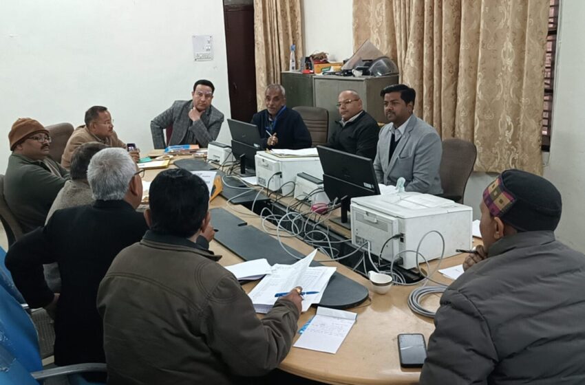  मुख्य कोषाधिकारी रोमिल चौधरी ने राजनैतिक दलों के प्रतिनिधियों के साथ बैठक कि।