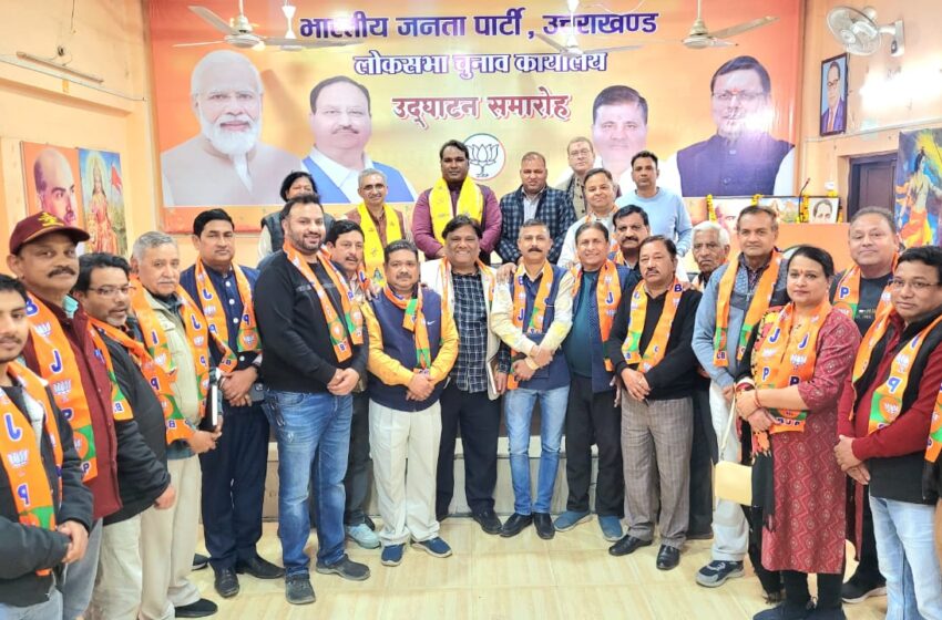  महानगर अध्यक्ष सिद्धार्थ अग्रवाल ने नवनिर्वाचित महानगर के 18 प्रकोष्ठों के संयोजक एवं सह संयोजकों का परिचय बैठक कर स्वागत किया।