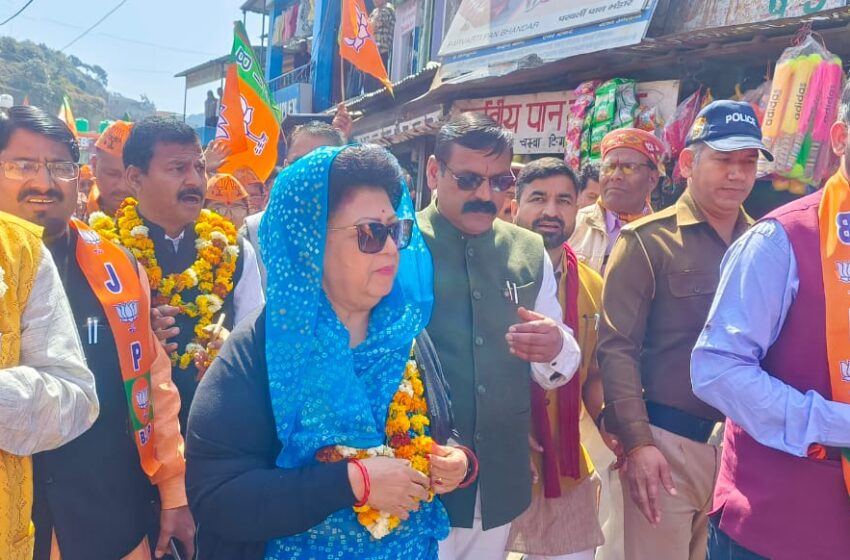  टिहरी लोकसभा की प्रत्याशी एवं सांसद माला राज्य लक्ष्मी शाह जी के अपने छेत्र का जनसंपर्क भ्रमण किया।