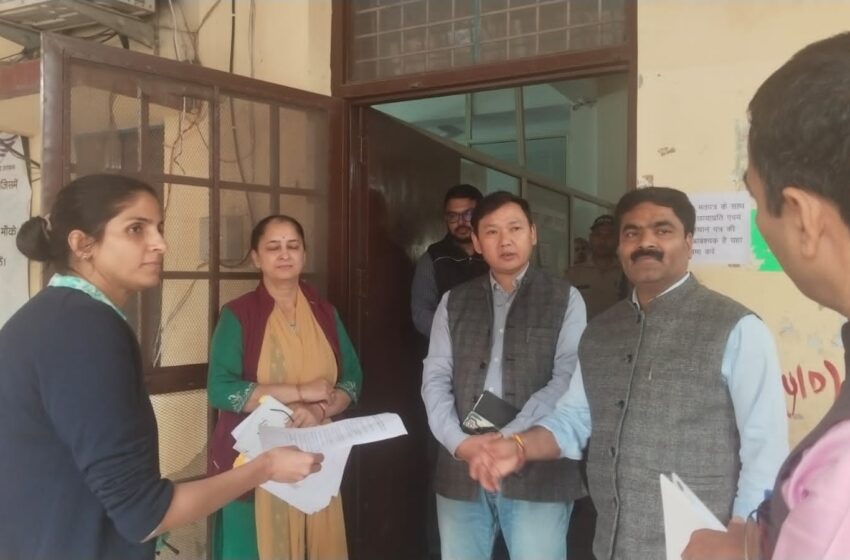  जिला निर्वाचन अधिकारी/जिलाधिकारी श्रीमती सोनिका ने विजिल कन्ट्रोलरूम, डीसीसी 1950, सूचना हेल्पडेस्क, मीडिया मॉनिट्रिंग एवं निगरानी कक्ष , कन्ट्रोलरूम एवं जिला निर्वाचन कार्यालय का औचक निरीक्षण किया।