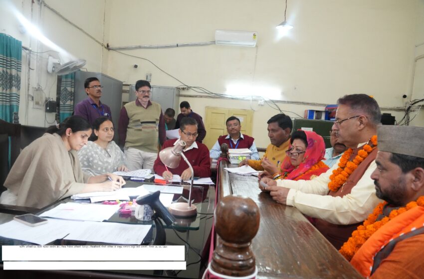  टिहरी गढवाल संसदीय क्षेत्र से जिला निर्वाचन अधिकारी देहरादून/जिलाधिकारी श्रीमती सोनिका को 04 प्रत्याशियों ने अपना नामांकन पत्र प्रस्तुत किया।