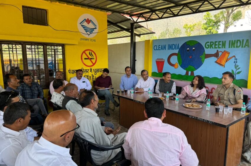  मुख्य विकास अधिकारी/नोडल अधिकारी सुश्री झरना कमठान की अध्यक्षता में ग्राम मिसरास पट्टी में बैठक का आयोजन किया।