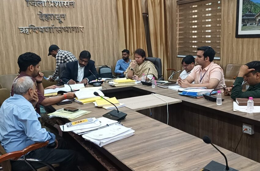  व्यय प्रेक्षक राजेश कोठारी की उपस्थिति में निर्वाचन लडने वाले अभ्यर्थियों के निर्वाचन व्यय लेखा मिलान किया गया।