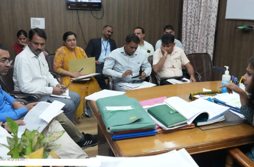  मुख्य विकास अधिकारी/नोडल अधिकारी  सुश्री झरना कमठान ने निर्वाचन सम्बन्धित विभागों के अधिकारियों के साथ बैठक कर आवश्यक दिशा-निर्देश दिए। 