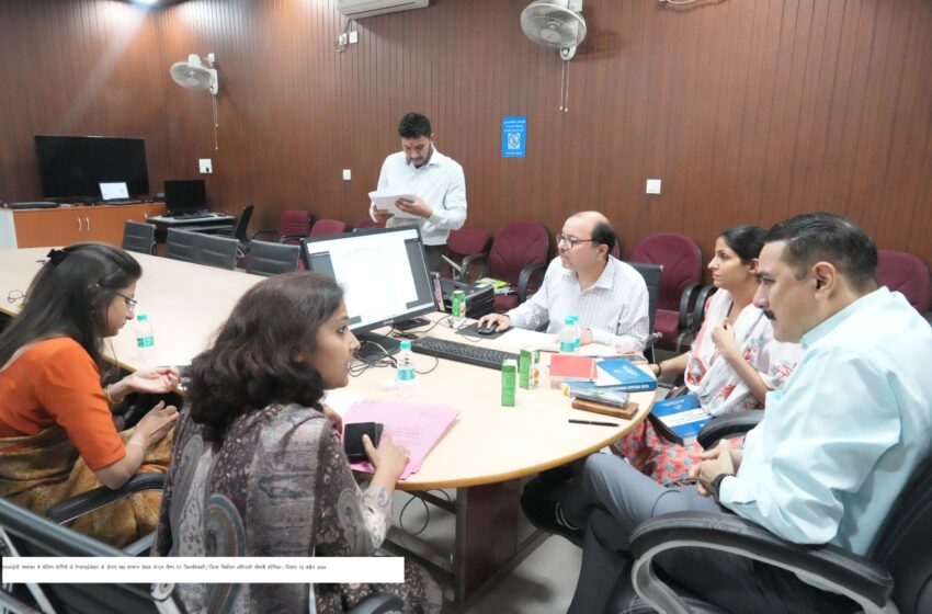  लोकसभा सामान्य निर्वाचन-2024 निष्पक्ष एवं निर्विघ्न सम्पन्न कराने हेतु जिला निर्वाचन अधिकारी/जिलाधिकारी श्रीमती सोनिका पोलिंग पार्टियों का रैण्डमाईजेशन किया।