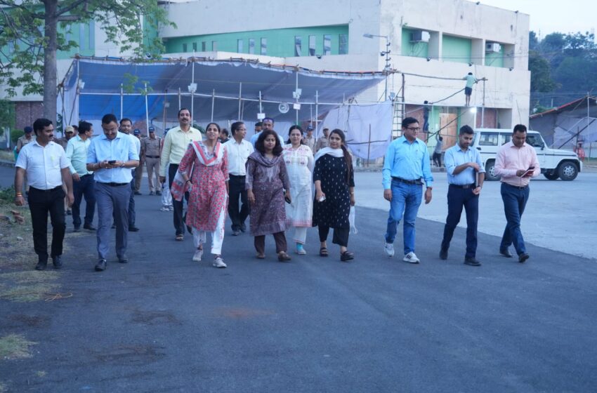  जिलाधिकारी/जिला निर्वाचन अधिकारी श्रीमती सोनिका ने आज महाराणा प्रताप स्पोर्टस कालेज रायपुर परिसर का निरीक्षण करते हुए तैयारियों एवं व्यवस्थाओं का जायजा लिया।