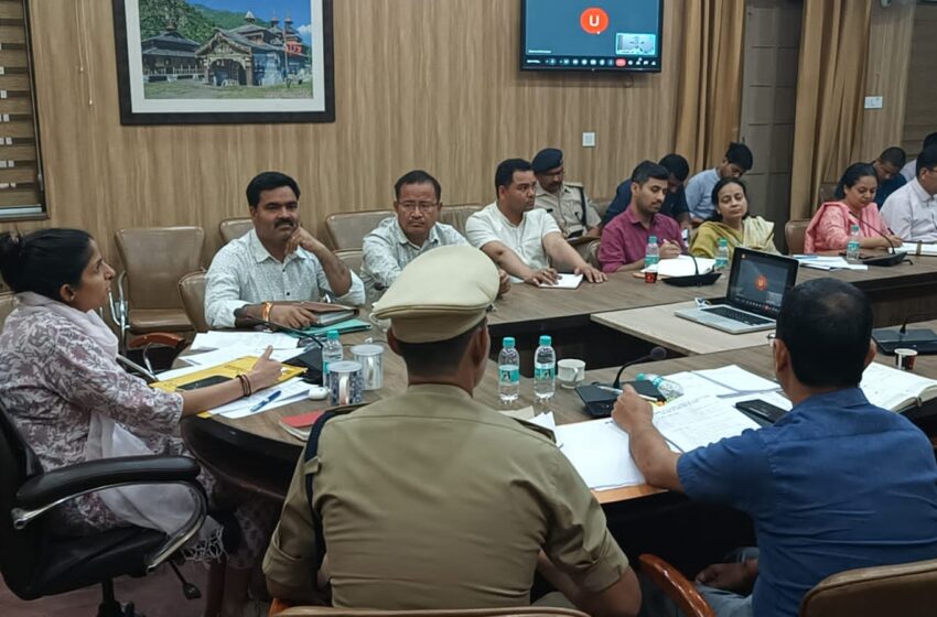  जिलाधिकारी श्रीमती सोनिका ने चारधाम यात्रा की तैयारियों की समीक्षा बैठक की।