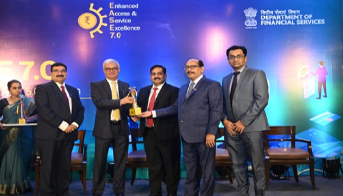  डॉ. विवेक जोशी, माननीय सचिव, वित्तीय सेवा विभाग, वित्त मंत्रालय ने मुंबई में भारतीय बैंक संघ (आईबीए) द्वारा आयोजित प्रशस्ति समारोह में यूनियन बैंक ऑफ इंडिया को सम्मानित किया।
