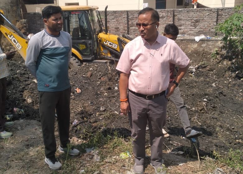  जिलाधिकारी श्रीमती सोनिका ने प्री मानसून से पूर्व नदी, नालों, नालियों की सफाई एवं चैनलाईजेशन कार्य करने के निर्देश दिए।