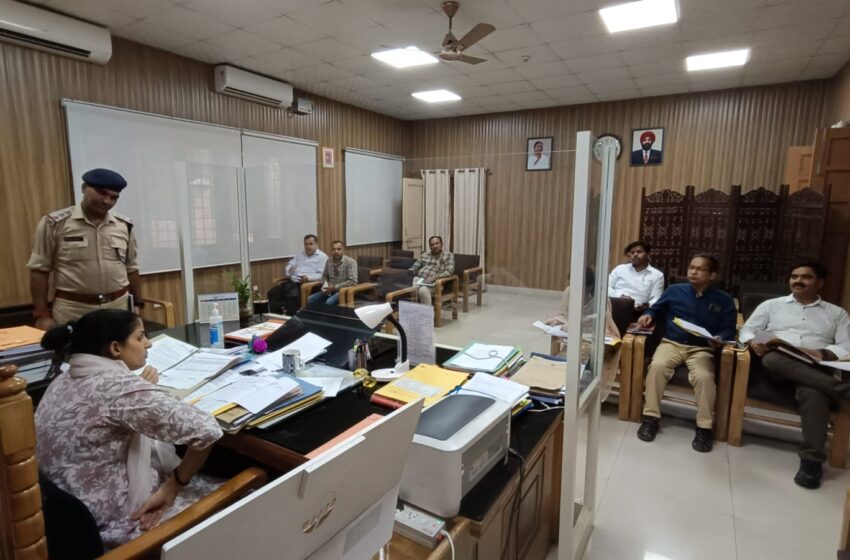  जिलाधिकारी श्रीमती सोनिका ने हिट एण्ड रन प्रकरणों की समीक्षा बैठक की।