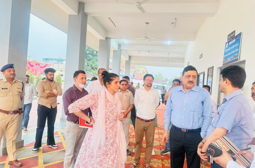  आयुक्त गढ़वाल मंडल विनय शंकर पांडे ने विकासनगर के कटापत्थर व हरबर्टपुर स्थित नवनिर्मित बस अड्डे का निरीक्षण कर व्यवस्थाओं का जायजा लिया।