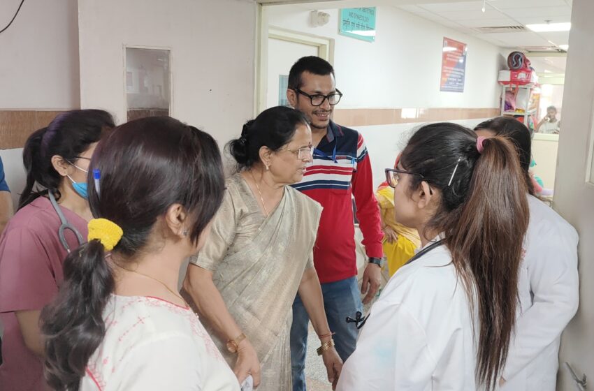  उत्तराखंड राज्य महिला आयोग की अध्यक्ष कुसुम कंडवाल ने दून अस्पताल पहुंचकर पुरोला रेप पीड़ित छात्रा से मुलाकात कर हाल जाना।