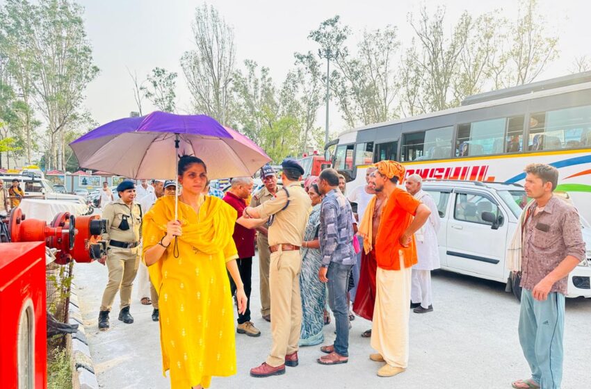  जिलाधिकारी श्रीमती सोनिका ने ऋषिकेश में बनाए गए चारधाम यात्रा ट्रांजिट कैंप पंहुचकर व्यवस्थाओं का निरिक्षण किया।
