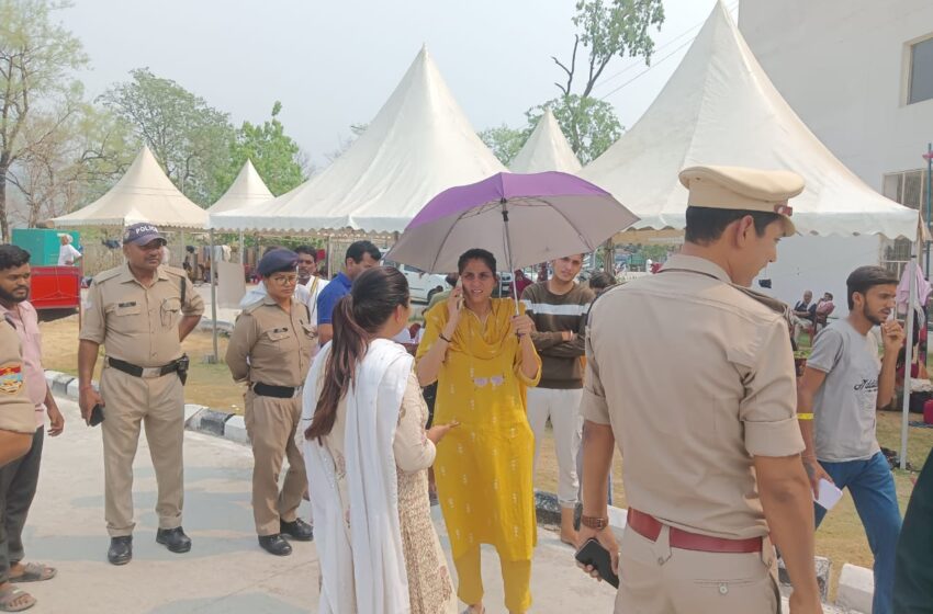  जिलाधिकारी श्रीमती सोनिका ने ऋषिकेश में बनाए गए चारधाम यात्रा ट्रांजिट कैंप पंहुचकर व्यवस्थाओं का जायजा लिया।