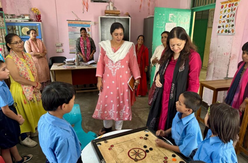  सचिव श्रीमती सीमा डूंगराकोटी, जिला विधिक सेवा प्राधिकरण ने महिलाओं एवं बच्चों के अधिकारों व उनकी सुरक्षा के संबंध में शिविर का आयोजन किया।