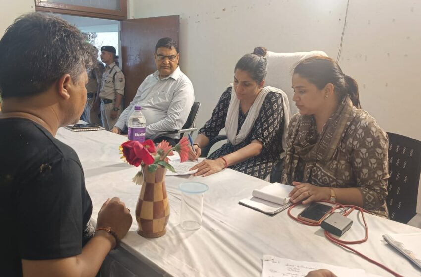  जिलाधिकारी श्रीमती सोनिका की अध्यक्षता में तहसील दिवस जा आयोजन किया गया।