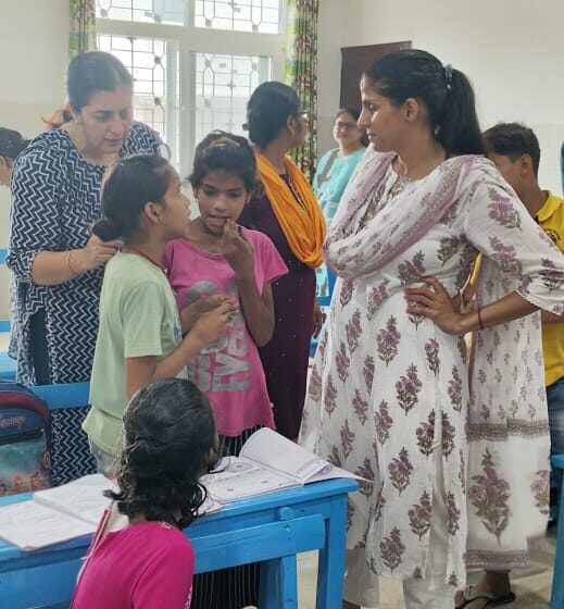  जिलाधिकारी श्रीमती सोनिका ने जनपद के शहरी क्षेत्रो के आश्रय गृह का औचक निरीक्षण किया।