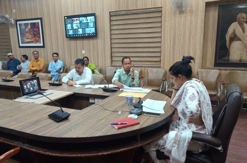  जिलाधिकारी श्रीमती सोनिका ने दाखिला खारिज तथा धारा 143 के प्रकरणों के निस्तारण के सम्बन्ध में वर्चअल माध्यम से समीक्षा बैठक ली।