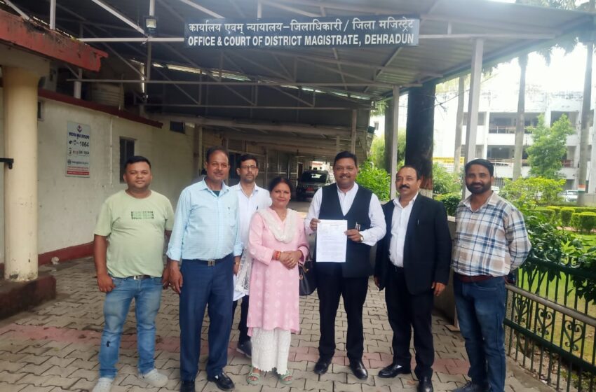  अखिल भारतीय अनुसूचित जाति युवजन समाज रजि ने जिलाधिकारी देहरादून को मसूरी माल रोड के रेडी वालों की समस्याएं को लेकर ज्ञापन सौंपा।