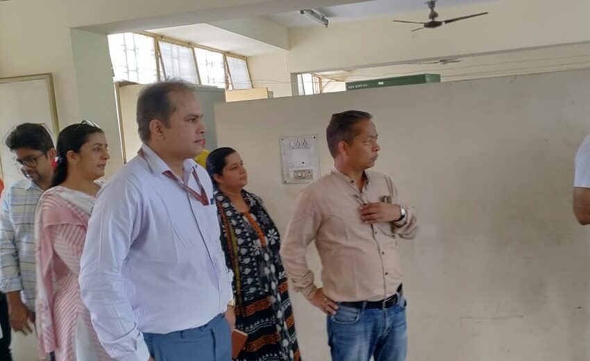  जिलाधिकारी श्रीमती सोनिका ने राष्ट्रीय दृष्टि दिव्यांगजन सशक्तीकरण संस्थान में छत से पानी टपकते की शिकायत पर उप जिलाधिकारी सदर को मौके पर भेजा।