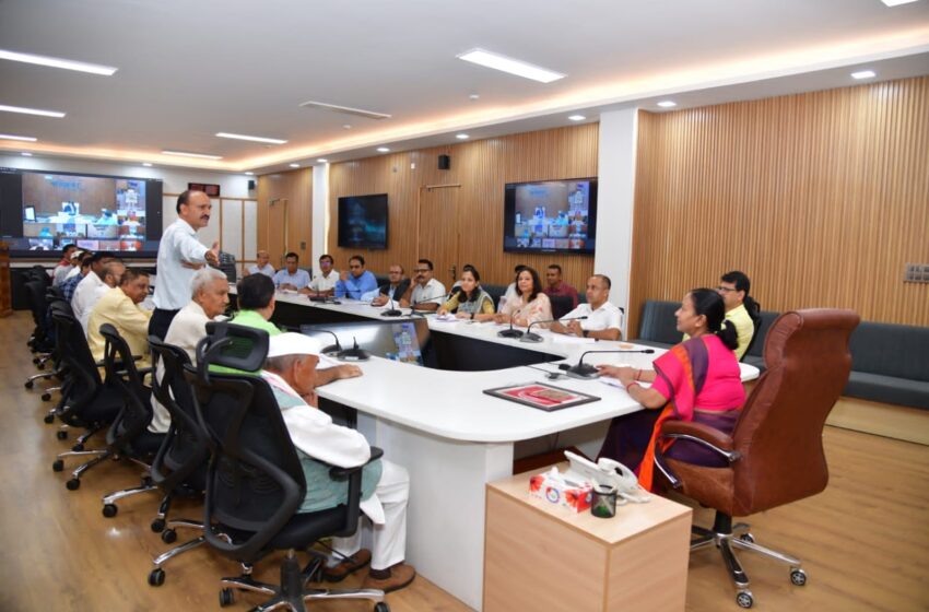  मुख्य सचिव श्रीमति राधा रतूड़ी ने सेनानी परिवारों की विभिन्न समस्याओं के संदर्भ में बैठक आयोजित की।