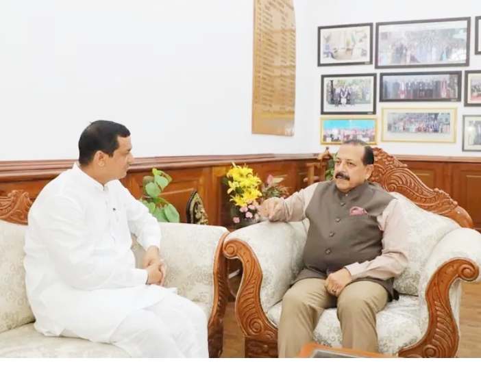  लोक सभा सांसद अनिल बलूनी ने केंद्रीय विज्ञान एवं प्रौद्योगिकी मंत्री डॉ जितेंद्र सिंह से नई दिल्ली में मुलाक़ात कि।