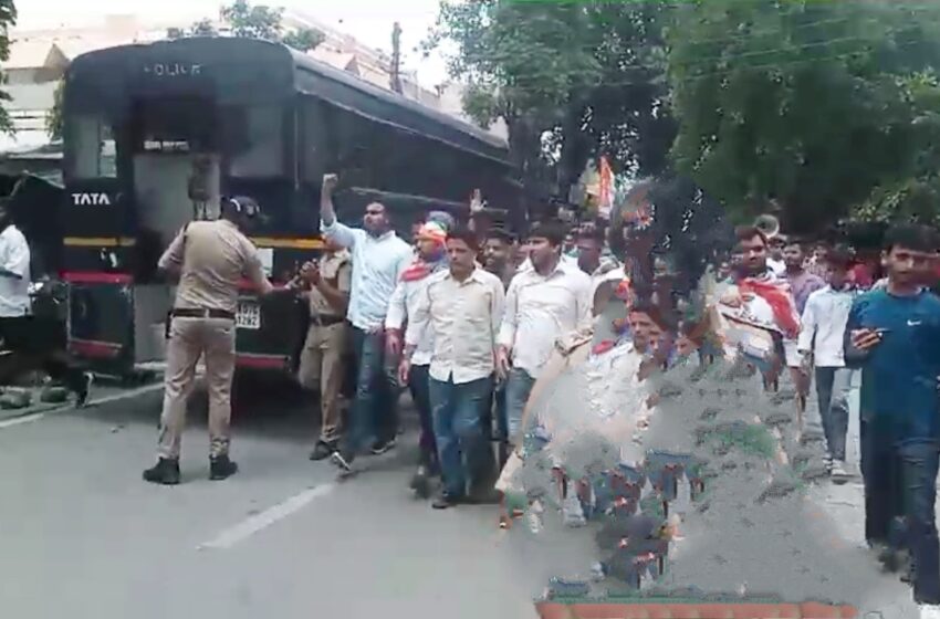  शिक्षा मंत्री डॉ धन सिंह रावत का भारतीय राष्ट्रीय छात्र संगठन ने किया घेराव।